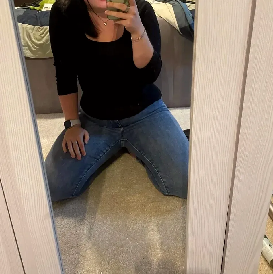Evi, 28