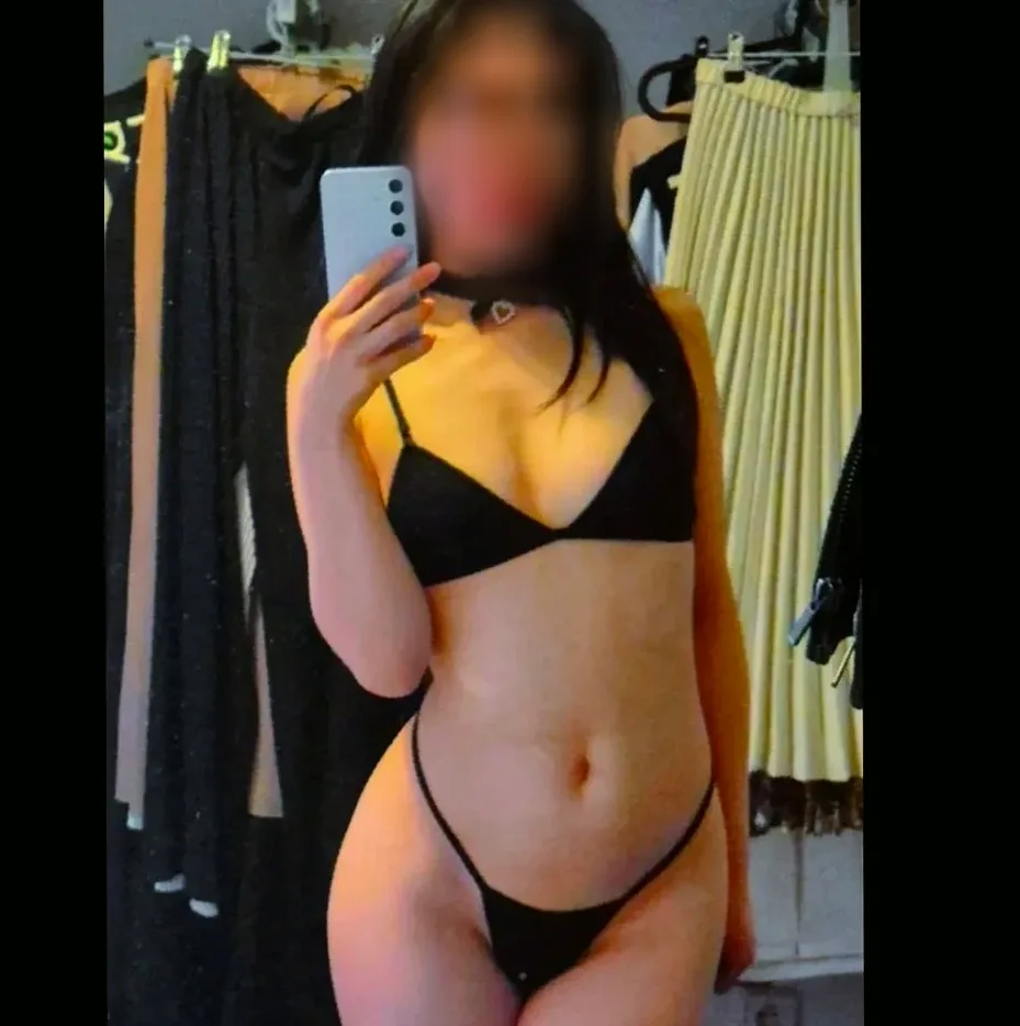 Yasmin, 20