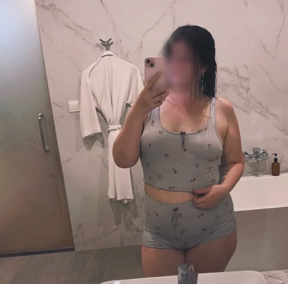 Zoe, 27